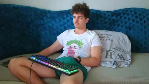 Snapshot of hellish_sugar chatting on 09/18/25, 07:10 Remy online show from 09/18/25, 07:10