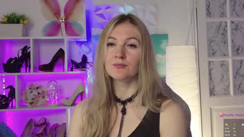 Snapshot of hello_lisha chatting on 01/13/25, 08:05 Alisia Monday to Friday from 10 am to 4 pm GMT 2 online show from 01/13/25, 08:05