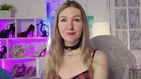 Snapshot of hello_lisha chatting on 01/17/25, 09:17 Alisia Monday to Friday from 10 am to 4 pm GMT 2 online show from 01/17/25, 09:17