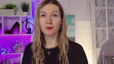 Snapshot of hello_lisha chatting on 01/24/25, 09:06 Alisia Monday to Friday from 10 am to 4 pm GMT 2 online show from 01/24/25, 09:06