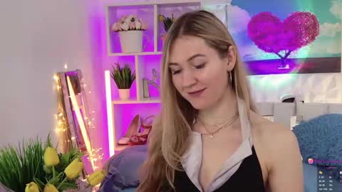 Snapshot of hello_lisha chatting on 02/03/25, 11:42 Alisia Monday to Friday from 10 am to 4 pm GMT 2 online show from 02/03/25, 11:42