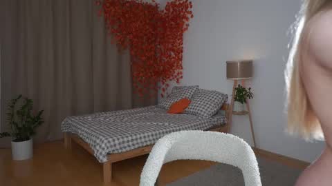 Taya online show from 10/08/25, 10:51