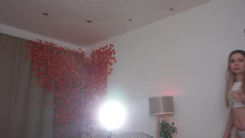 Taya online show from 10/12/25, 12:31