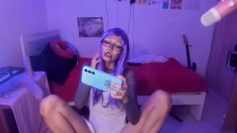 Raven and Momo online show from 11/03/25, 09:27