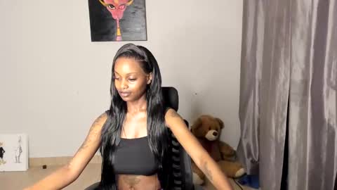 Snapshot of hellotitty_ chatting on 02/14/25, 02:07 Sandy online show from 02/14/25, 02:07