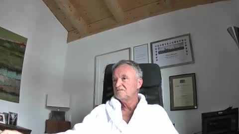 Snapshot of helmut227 chatting on 11/21/25, 08:57 helmut227 online show from 11/21/25, 08:57