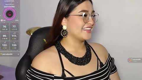 Snapshot of heluejamil chatting on 10/20/25, 07:47 Zahira online show from 10/20/25, 07:47