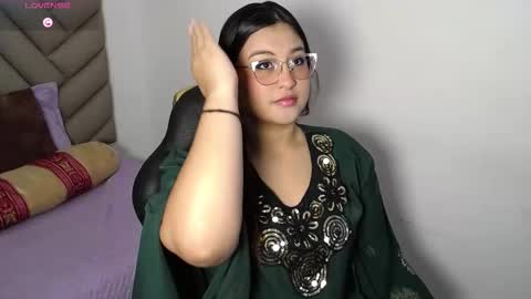 Snapshot of heluejamil chatting on 10/29/25, 12:29 Zahira online show from 10/29/25, 12:29