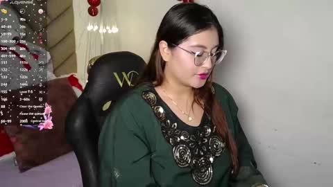 Snapshot of heluejamil chatting on 11/16/25, 12:05 Zahira online show from 11/16/25, 12:05