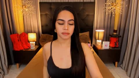 Snapshot of hennessygoddess69 chatting on 01/14/25, 03:36 HENNESSY online show from 01/14/25, 03:36