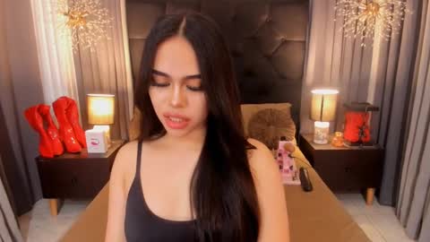 Snapshot of hennessygoddess69 chatting on 01/25/25, 12:17 HENNESSY online show from 01/25/25, 12:17