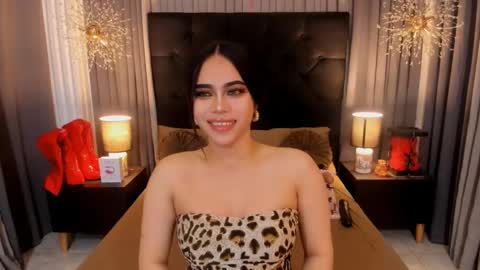 Snapshot of hennessygoddess69 chatting on 01/25/25, 03:51 HENNESSY online show from 01/25/25, 03:51