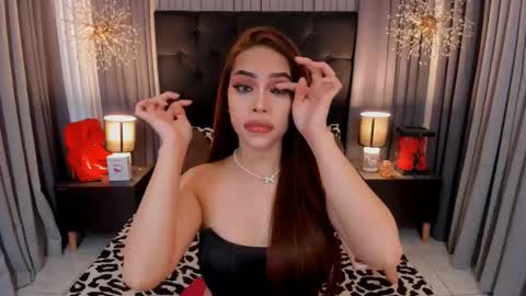 Snapshot of hennessygoddess69 chatting on 02/11/25, 09:42 HENNESSY online show from 02/11/25, 09:42
