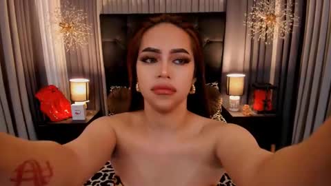 Snapshot of hennessygoddess69 chatting on 02/17/25, 08:30 HENNESSY online show from 02/17/25, 08:30