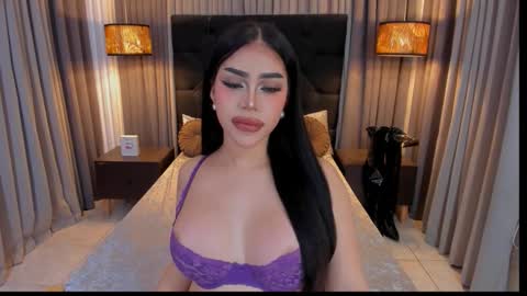 Snapshot of hennessygoddess69 chatting on 09/12/25, 02:33 HENNESSY online show from 09/12/25, 02:33