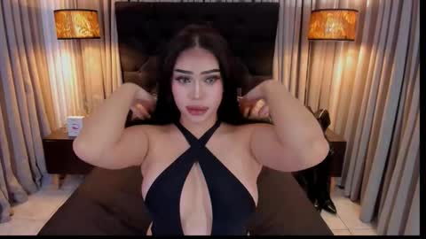 Snapshot of hennessygoddess69 chatting on 09/29/25, 11:15 HENNESSY online show from 09/29/25, 11:15