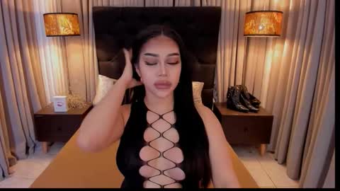 Snapshot of hennessygoddess69 chatting on 10/15/25, 10:26 HENNESSY online show from 10/15/25, 10:26