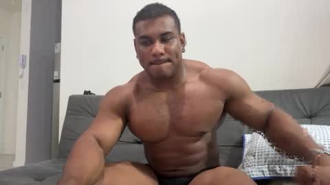 Snapshot of henrimusclee chatting on 01/17/25, 11:18 Henri online show from 01/17/25, 11:18