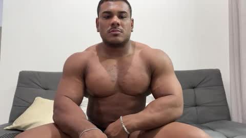 Snapshot of henrimusclee chatting on 02/07/25, 10:52 Henri online show from 02/07/25, 10:52