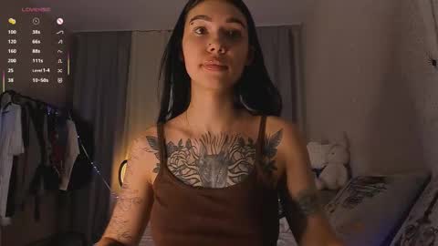 Snapshot of her_dark_poetry chatting on 11/05/25, 06:19 Batwoman online show from 11/05/25, 06:19