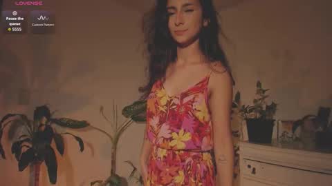 Hello I am Valentina independent Colombian model I love sensuality and pleasure welcome online show from 09/18/25, 02:35