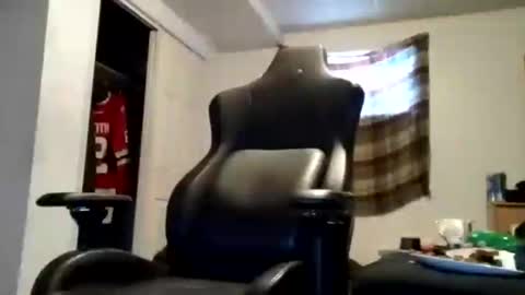 Snapshot of hereforbootyyy chatting on 01/06/25, 01:52 Hereforbootyyyy online show from 01/06/25, 01:52