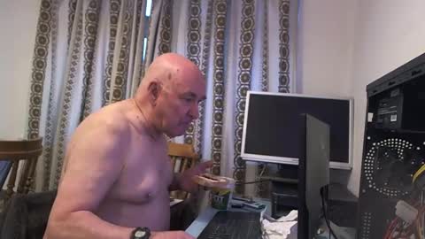 Snapshot of hermeneutika chatting on 01/01/25, 09:07 mature online show from 01/01/25, 09:07