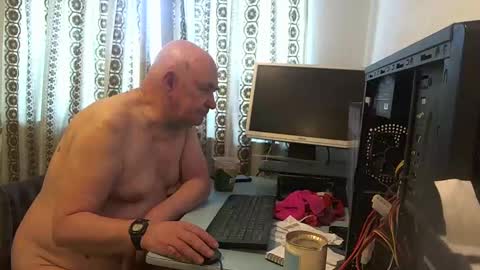 Snapshot of hermeneutika chatting on 01/11/25, 09:36 mature online show from 01/11/25, 09:36
