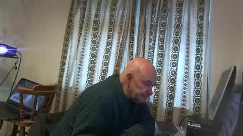 Snapshot of hermeneutika chatting on 01/23/25, 10:11 mature online show from 01/23/25, 10:11