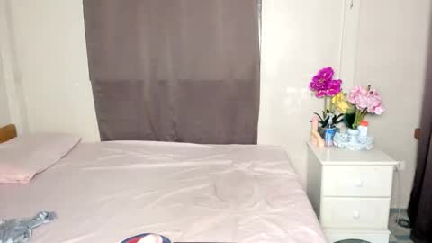 Snapshot of hestia_lovexx chatting on 09/15/25, 04:45 Hestia Make me In love with you online show from 09/15/25, 04:45