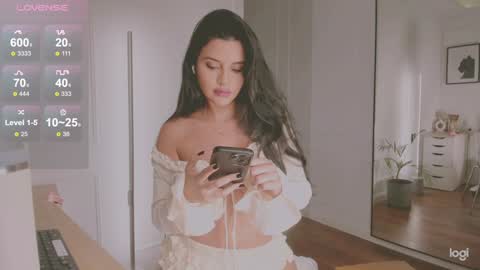Snapshot of hevaenn chatting on 12/03/24, 04:28 hi my name is Eva. online show from 12/03/24, 04:28