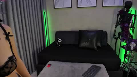 HEXAVELLE  online show from 10/17/25, 08:22