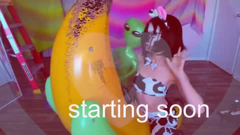 salem online show from 10/13/25, 02:22