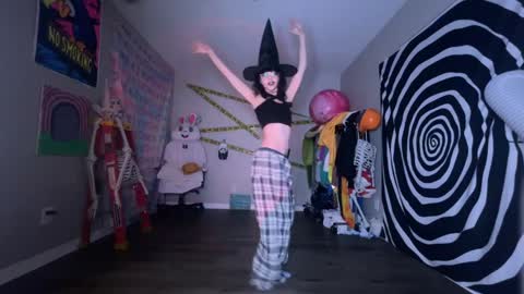 salem online show from 10/19/25, 06:47