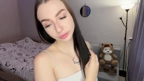 Snapshot of hey_lola_ chatting on 11/19/25, 10:26 Lola online show from 11/19/25, 10:26