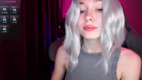 Snapshot of hey_nora_ chatting on 12/27/24, 02:12 Nora online show from 12/27/24, 02:12