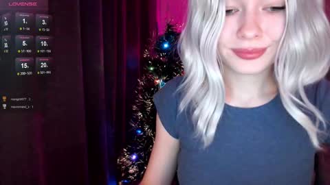 Snapshot of hey_nora_ chatting on 02/04/25, 11:49 Nora online show from 02/04/25, 11:49