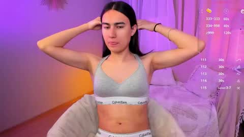 Snapshot of heyalena chatting on 10/16/25, 07:53 heyalena online show from 10/16/25, 07:53