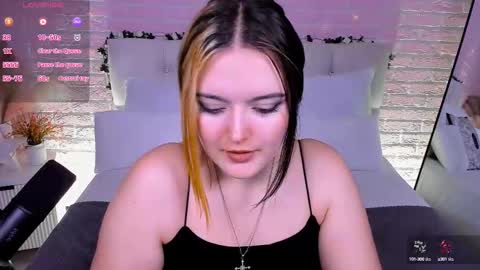 Snapshot of heymarybaby chatting on 10/08/25, 11:08 Amazing Mary online show from 10/08/25, 11:08