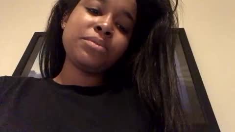 Snapshot of heyyou301990 chatting on 11/15/25, 10:48 heyyou301990 online show from 11/15/25, 10:48