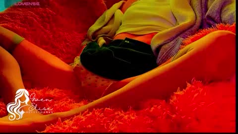 Snapshot of heyyythanks chatting on 10/29/25, 04:42 Gwen Elise online show from 10/29/25, 04:42