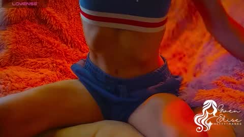 Snapshot of heyyythanks chatting on 10/30/25, 03:35 Gwen Elise online show from 10/30/25, 03:35