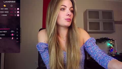 Snapshot of hi_bye_ chatting on 01/10/25, 06:06 Lina online show from 01/10/25, 06:06