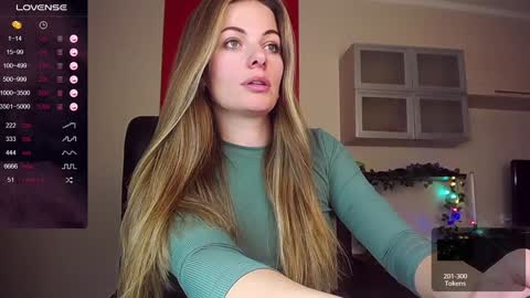 Snapshot of hi_bye_ chatting on 01/11/25, 10:19 Lina online show from 01/11/25, 10:19