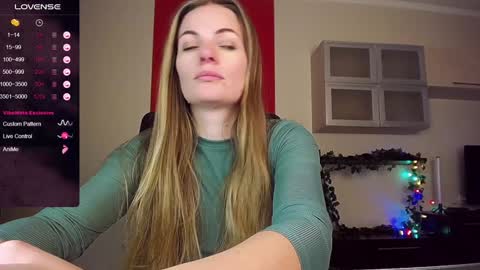 Snapshot of hi_bye_ chatting on 01/26/25, 11:50 Lina online show from 01/26/25, 11:50