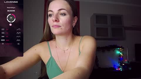 Snapshot of hi_bye_ chatting on 01/26/25, 02:52 Lina online show from 01/26/25, 02:52