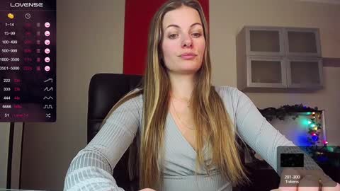 Snapshot of hi_bye_ chatting on 02/03/25, 05:14 Lina online show from 02/03/25, 05:14