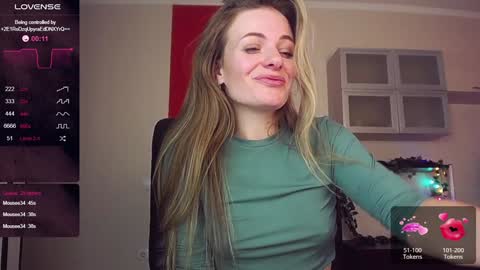 Snapshot of hi_bye_ chatting on 02/07/25, 08:11 Lina online show from 02/07/25, 08:11