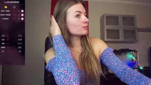 Snapshot of hi_bye_ chatting on 02/11/25, 06:08 Lina online show from 02/11/25, 06:08