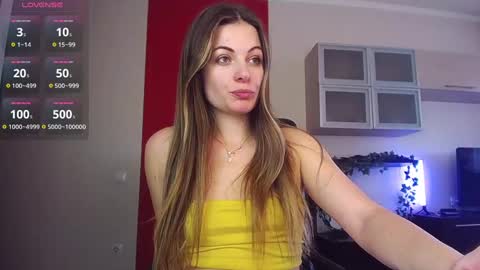 Snapshot of hi_bye_ chatting on 03/10/25, 11:32 Lina online show from 03/10/25, 11:32